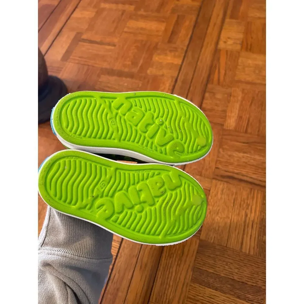 Native kids shoes size 7